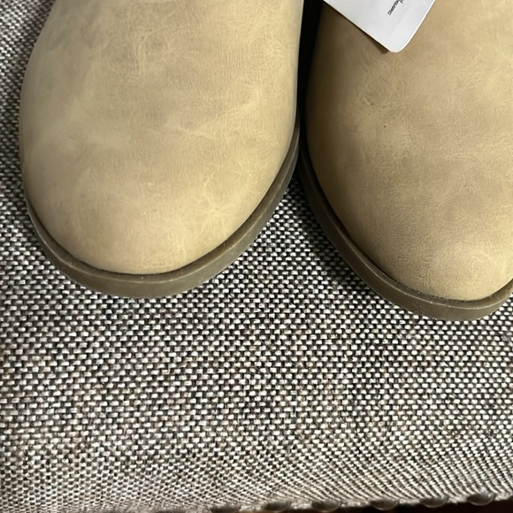 St. John’s Bay tan suede ankle boots, size 7 1/2, NWT. - Picture 6 of 12